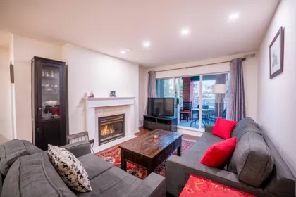 207 128 W 8th Street, North Vancouver, BC, North Vancouver — Apartment/Condo for sale