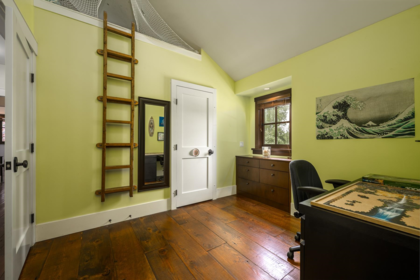 Entry Foyer Photo of 219 65b Street, Delta, BC
