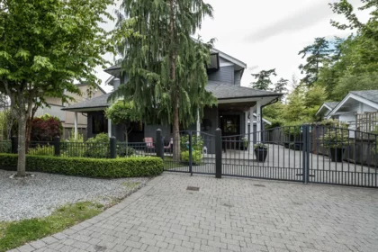 Front Yard Photo of 219 65b Street, Delta, BC