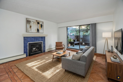 101 341 W 3rd Street, North Vancouver, BC, North Vancouver — Apartment/Condo for sale