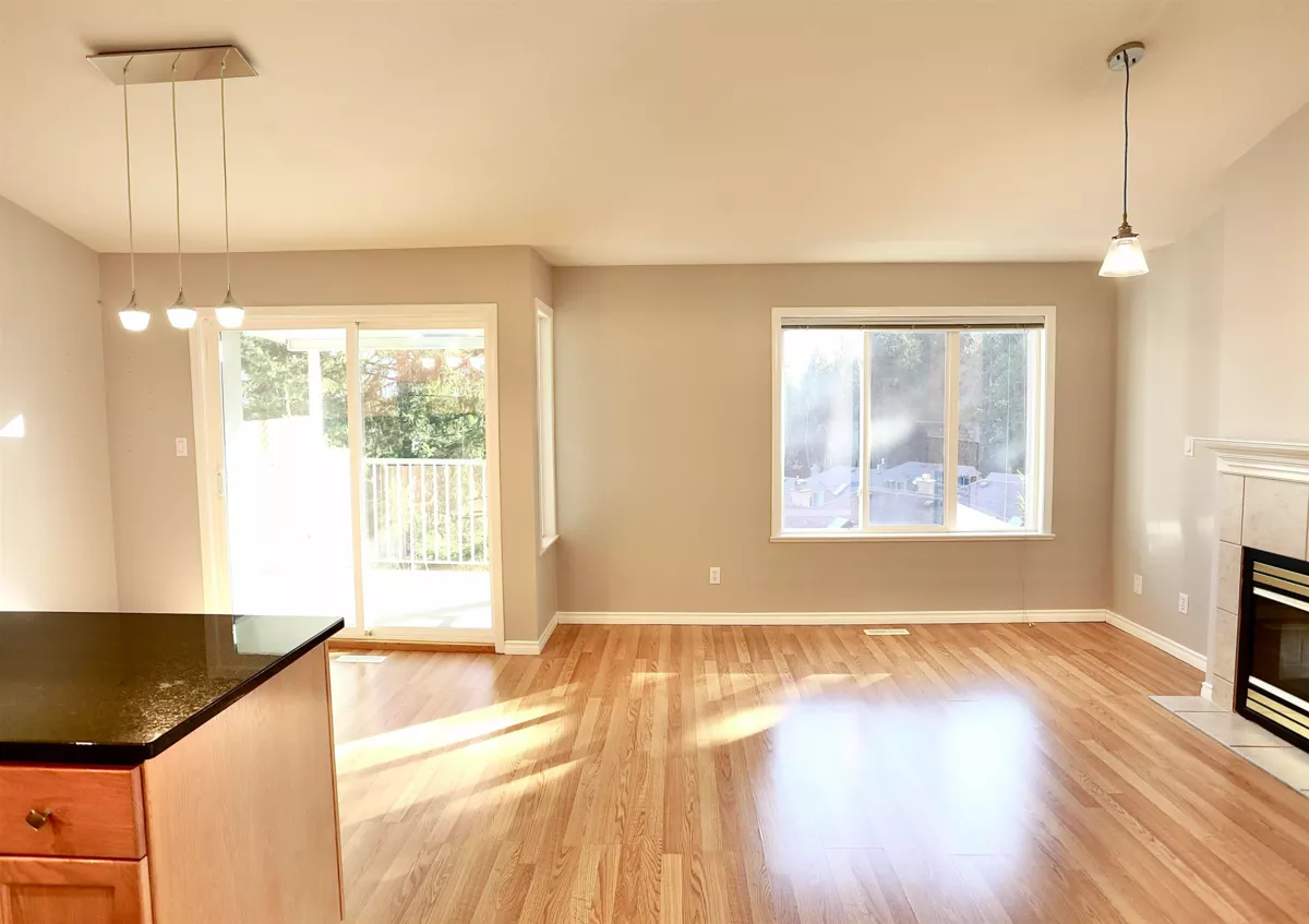 Kitchen Island Photo of 39 2068 Winfield Drive, Abbotsford, BC