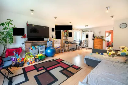2216 E 41st Avenue, Vancouver, BC