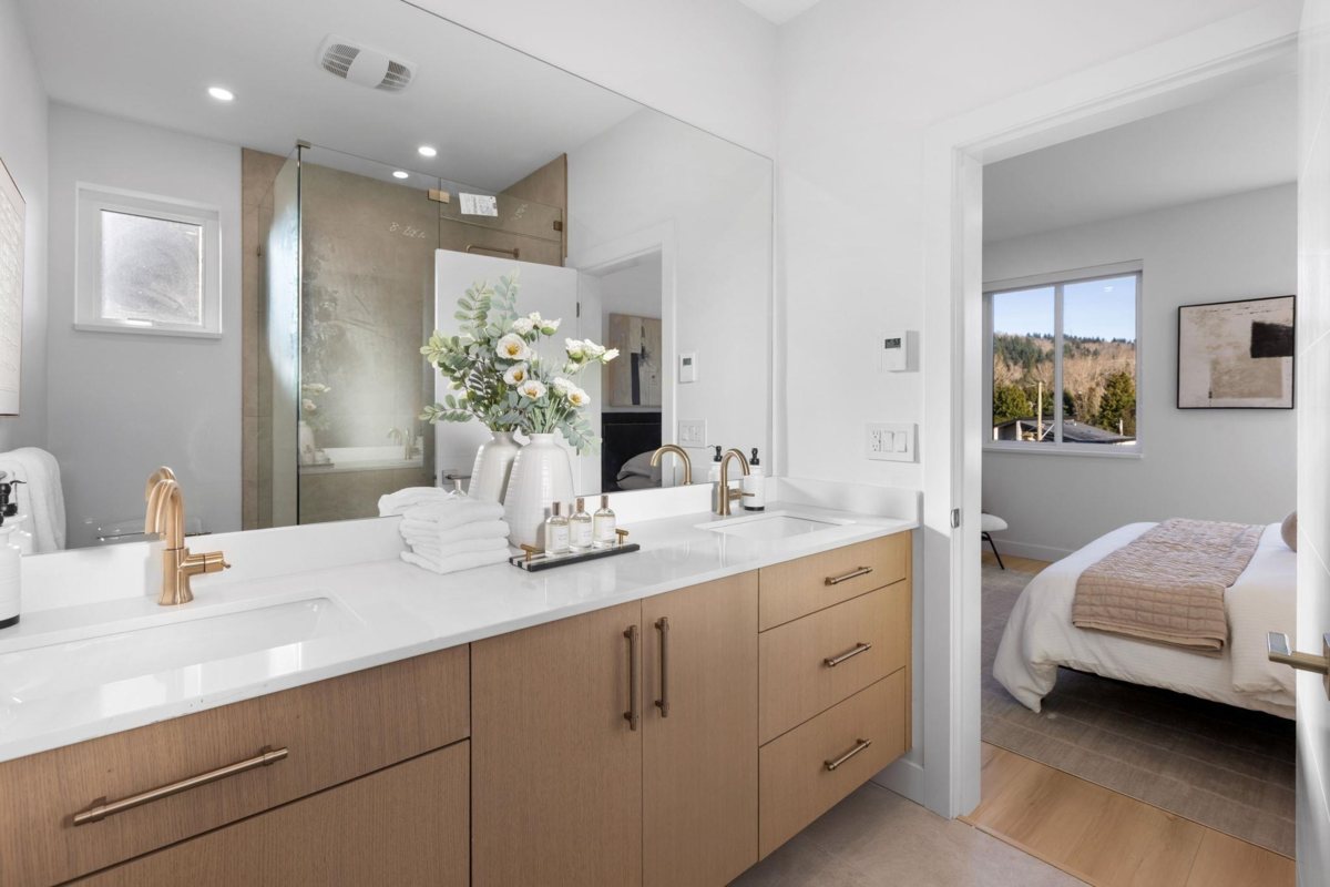 Backyard Photo of 4 1536 Duthie Avenue, Burnaby, BC