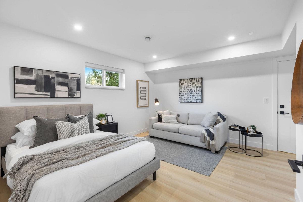 Entry Foyer Photo of 4 1536 Duthie Avenue, Burnaby, BC