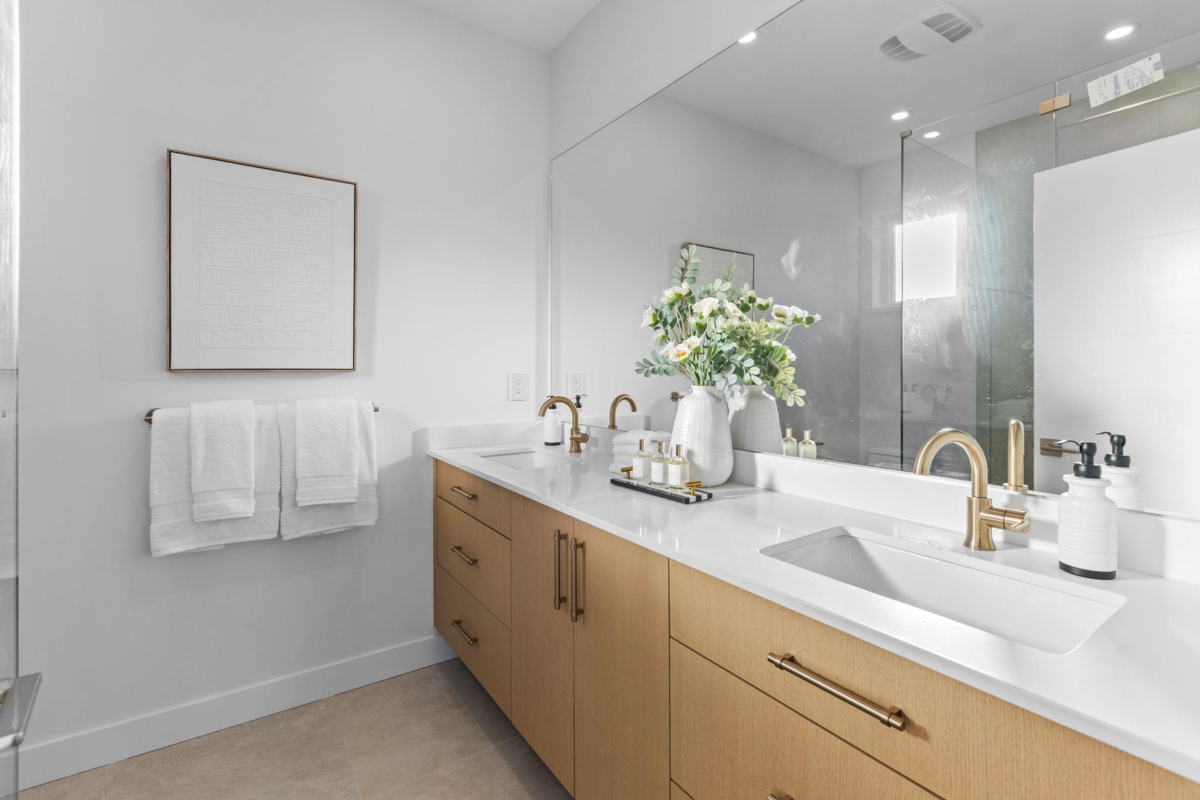 Front Yard Photo of 4 1536 Duthie Avenue, Burnaby, BC