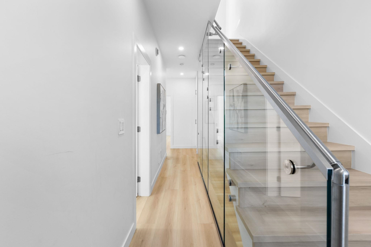 Primary Bathroom Photo of 4 1536 Duthie Avenue, Burnaby, BC