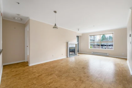 Kitchen Photo of 302 15325 17 Avenue, Surrey, BC