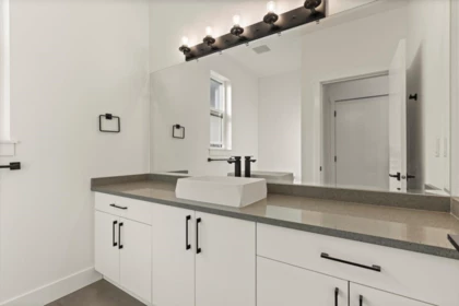 Guest Bathroom Photo of 8 9603 Broadway Street, Chilliwack, BC