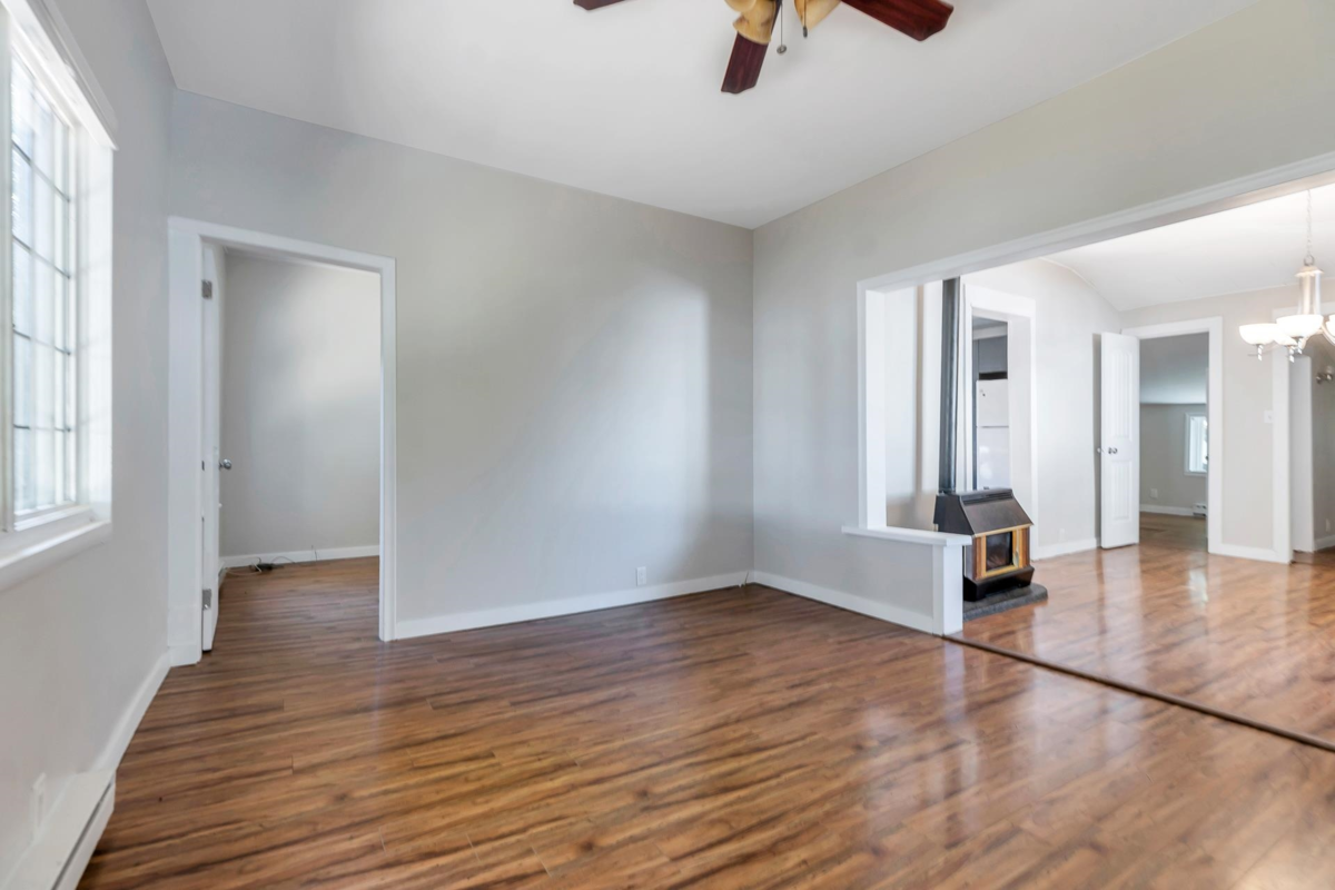 Entry Foyer Photo of 46054 Robertson Avenue, Chilliwack, BC
