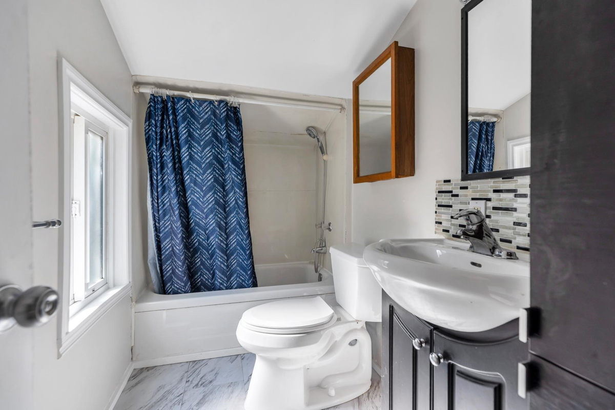 Front Yard Photo of 46054 Robertson Avenue, Chilliwack, BC