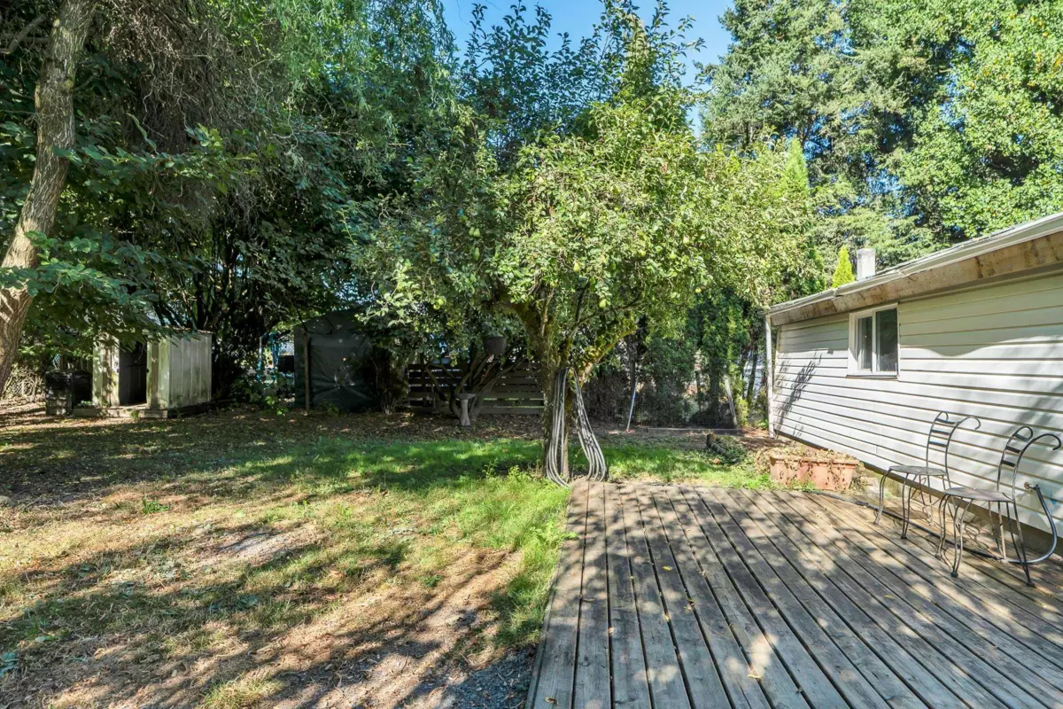 Kitchen Island Photo of 46054 Robertson Avenue, Chilliwack, BC