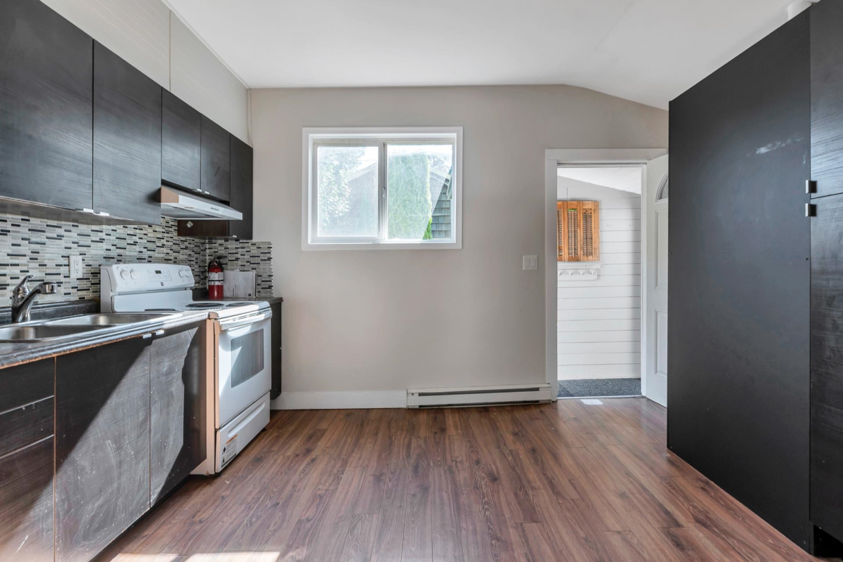 Walk-In Closet Photo of 46054 Robertson Avenue, Chilliwack, BC