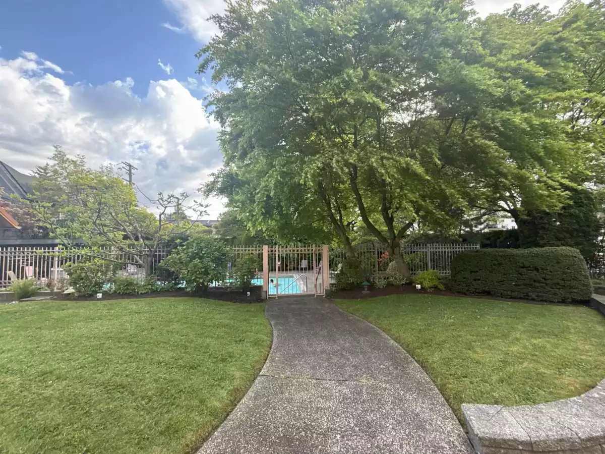 Aerial View of 1705 612 Fifth Avenue, New Westminster, BC