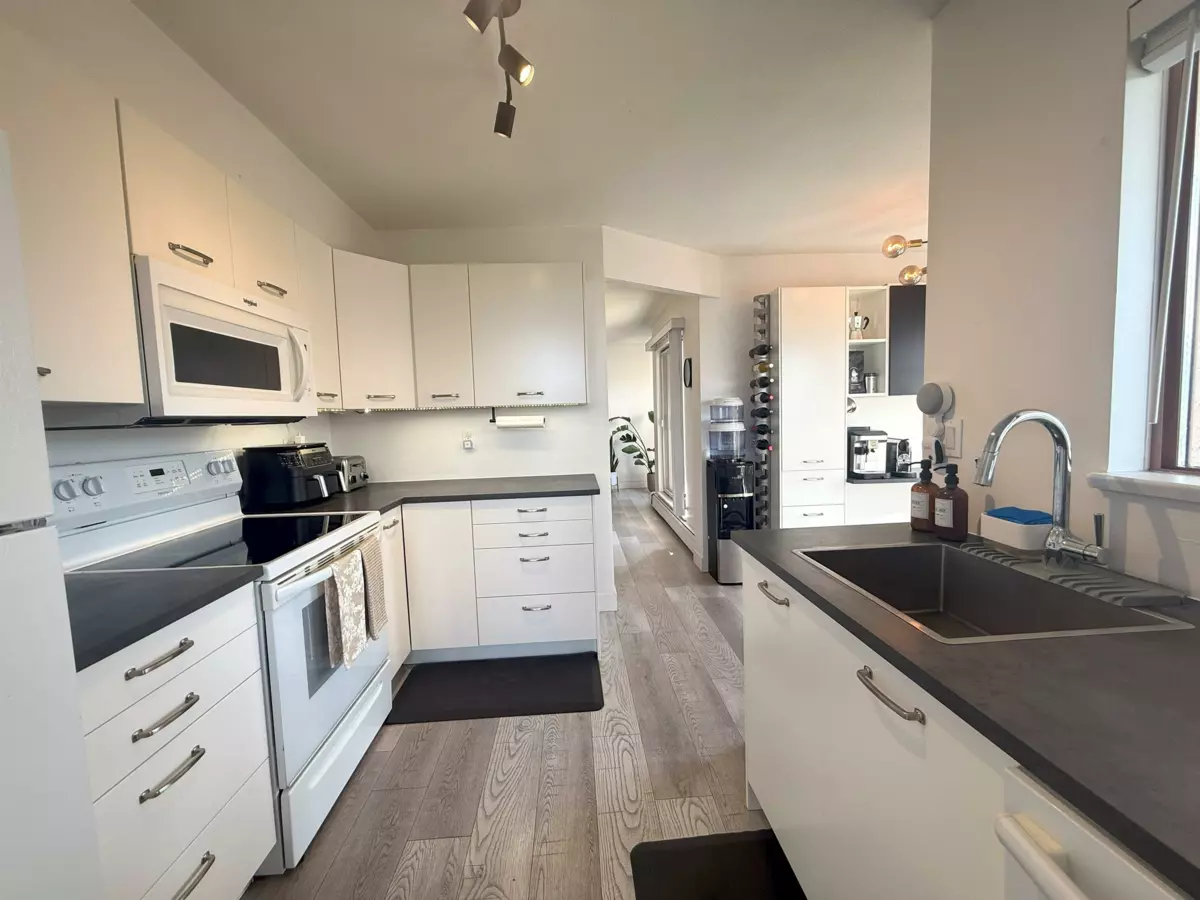 Breakfast Nook Photo of 1705 612 Fifth Avenue, New Westminster, BC