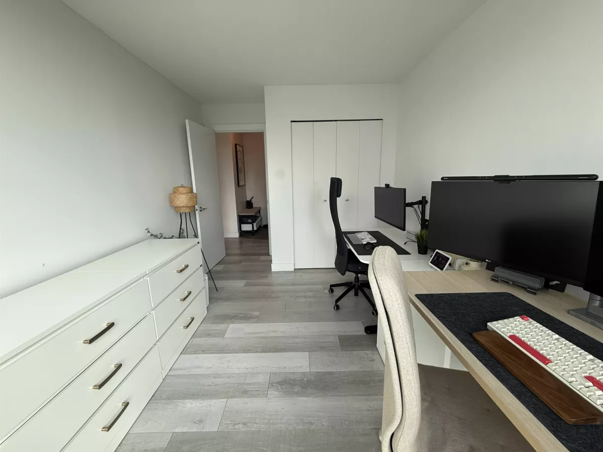 Entry Foyer Photo of 1705 612 Fifth Avenue, New Westminster, BC