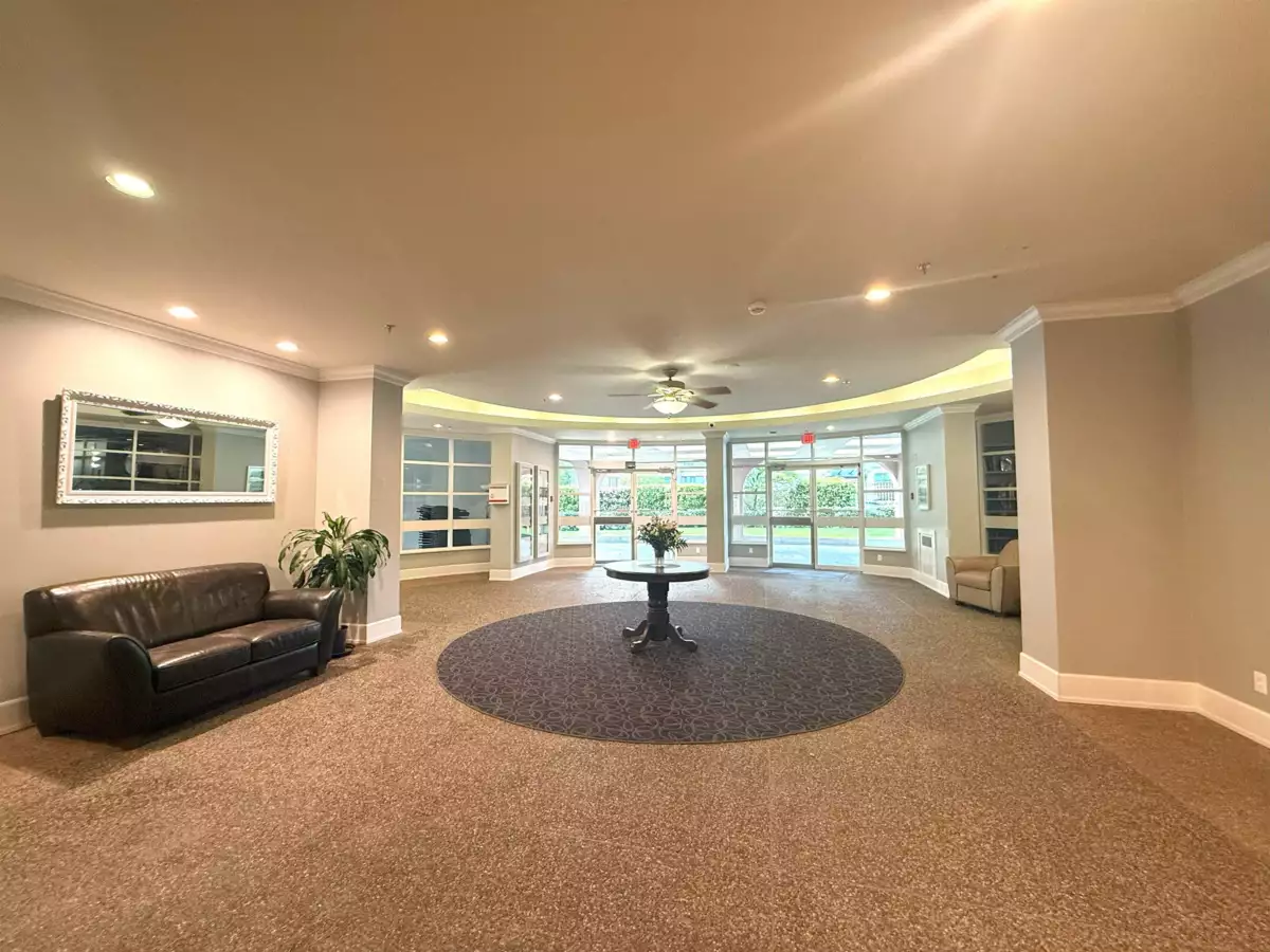 Living Room Photo of 1705 612 Fifth Avenue, New Westminster, BC