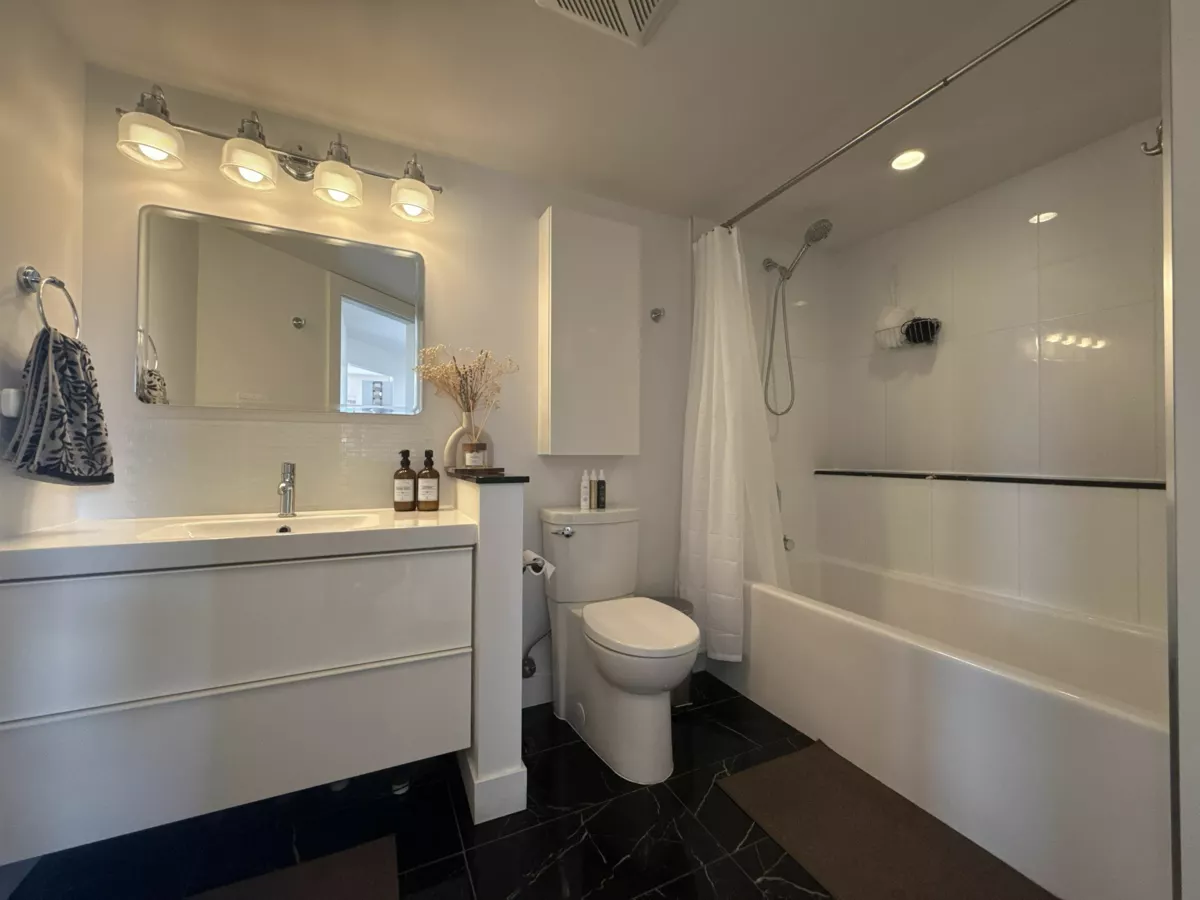 Powder Room Photo of 1705 612 Fifth Avenue, New Westminster, BC