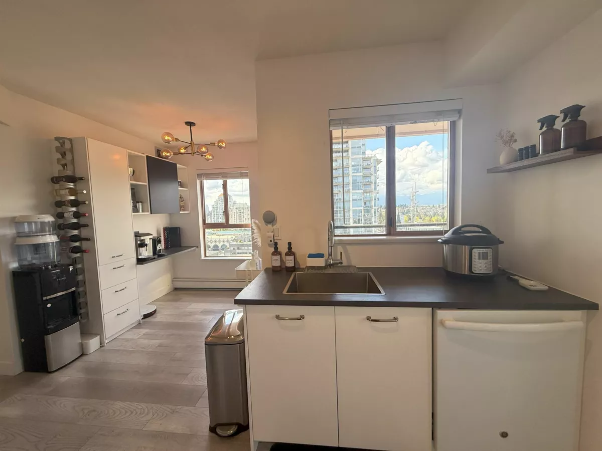 Walk-In Closet Photo of 1705 612 Fifth Avenue, New Westminster, BC