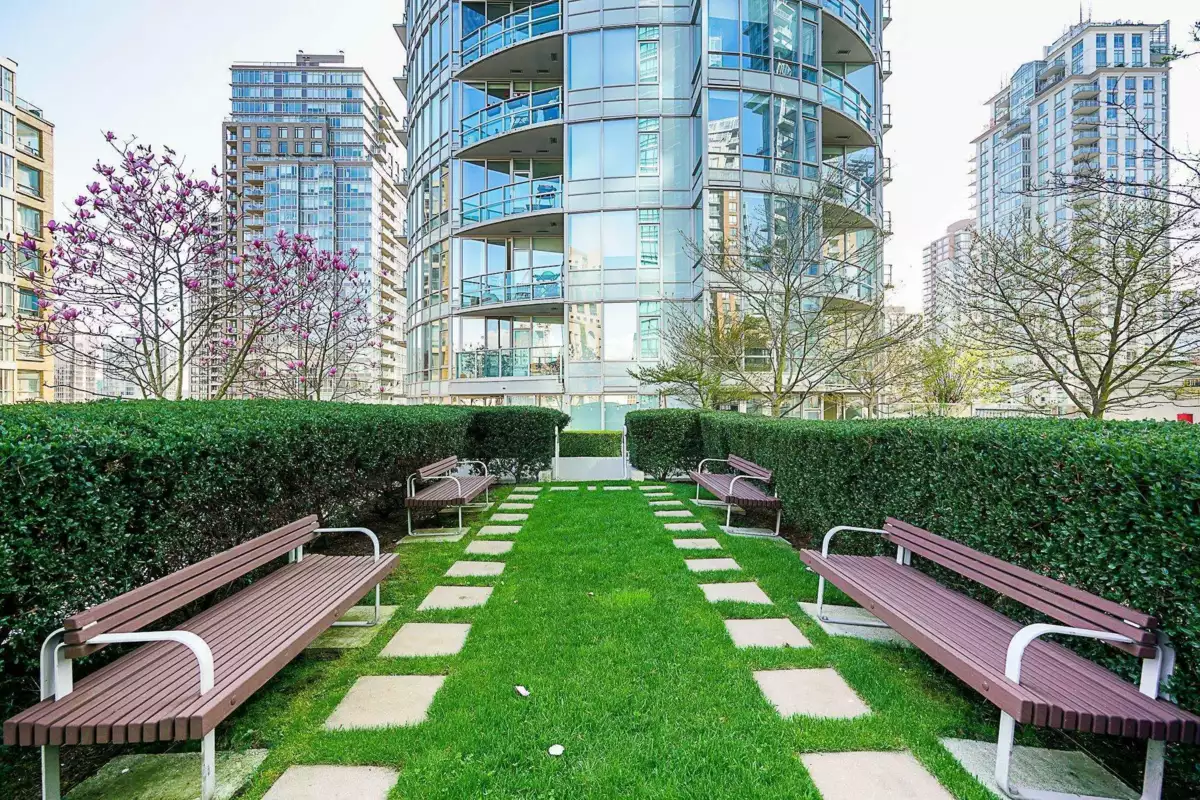Basement Recreation Room Photo of 1507 833 Homer Street, Vancouver, BC