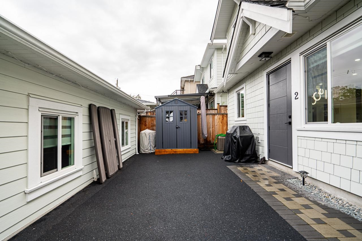 Entry Foyer Photo of #2 4675 Canada Way, Burnaby, BC