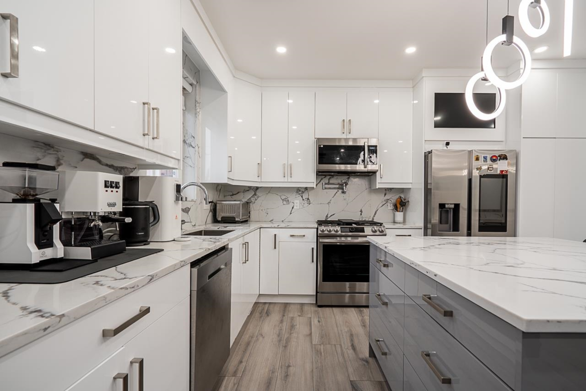 Primary Bathroom Photo of #2 4675 Canada Way, Burnaby, BC