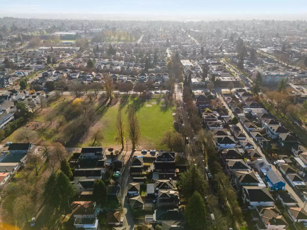 Backyard Photo of 5556 Earles Street, Vancouver, BC