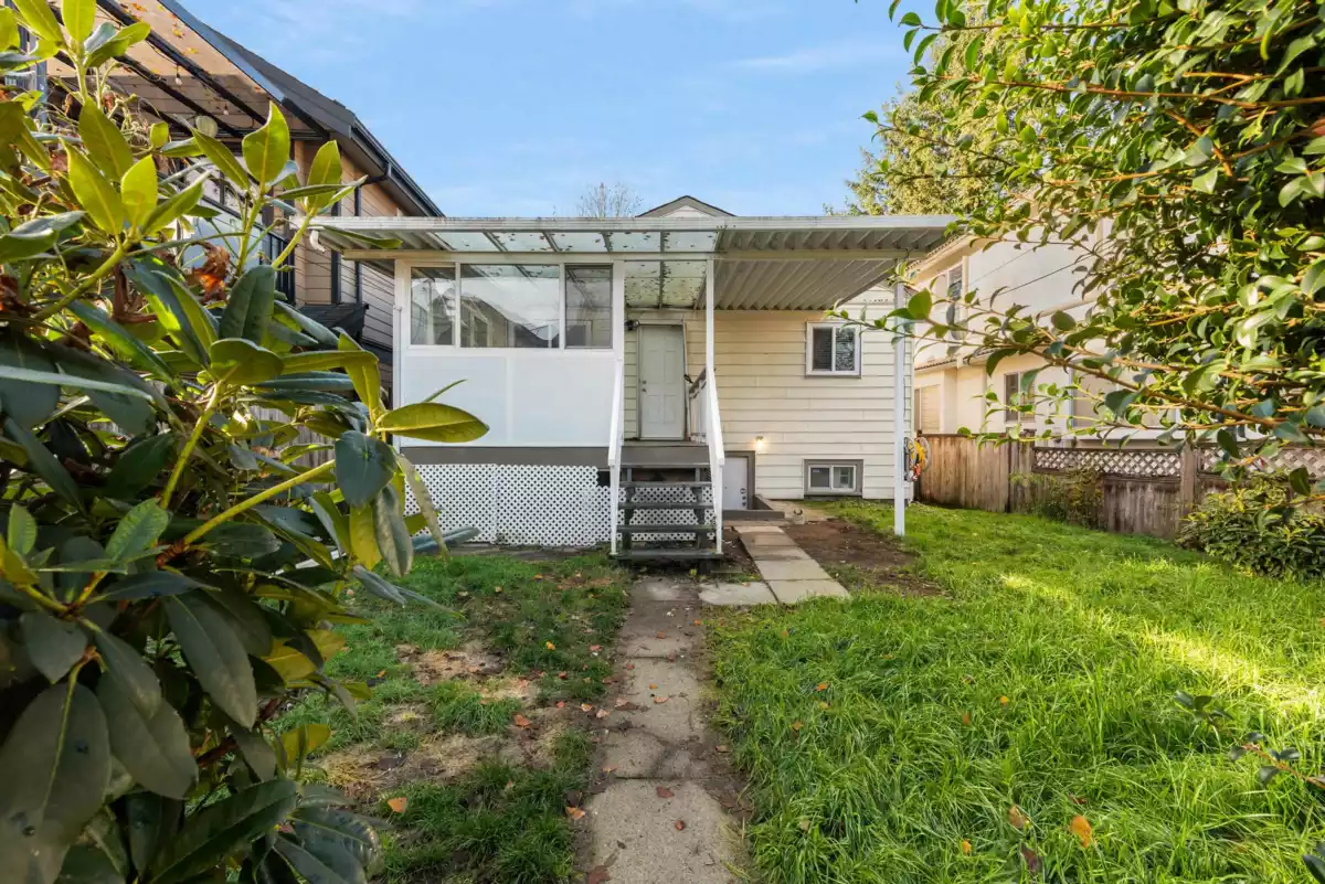 Laundry Room Photo of 5556 Earles Street, Vancouver, BC