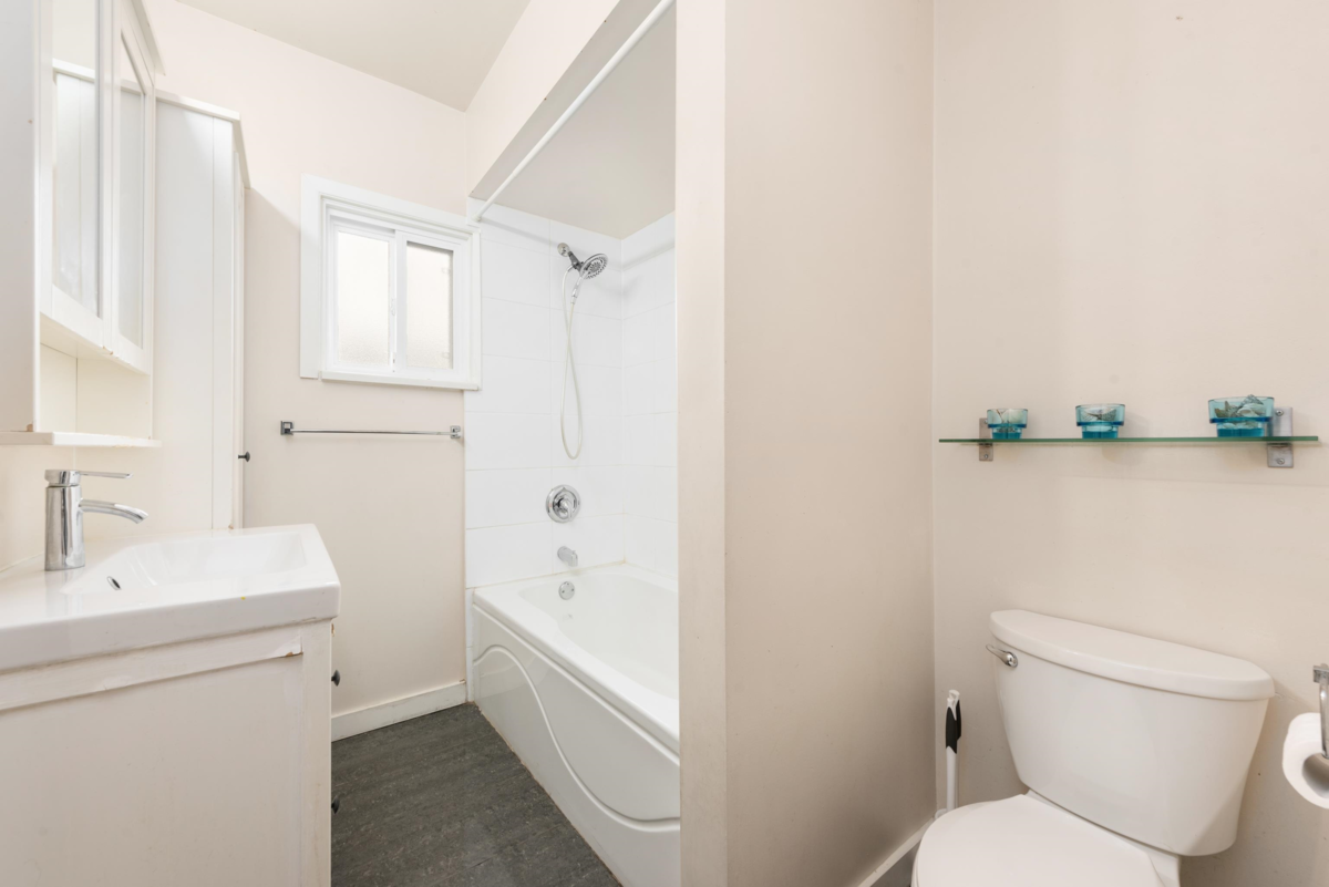 Primary Bathroom Photo of 5556 Earles Street, Vancouver, BC