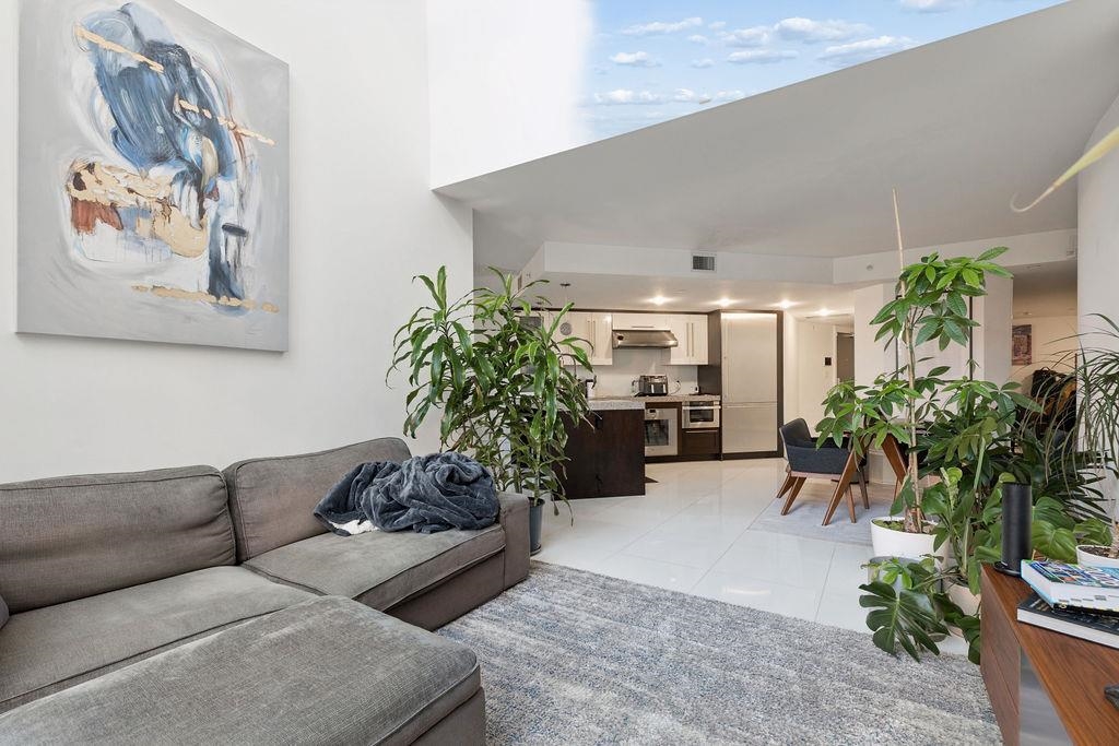 Dining Area Photo of 1106 Hornby Street, Vancouver, BC