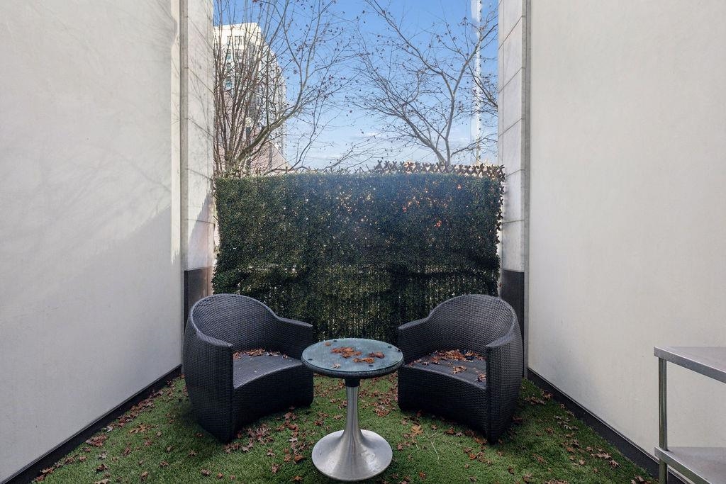 Laundry Room Photo of 1106 Hornby Street, Vancouver, BC