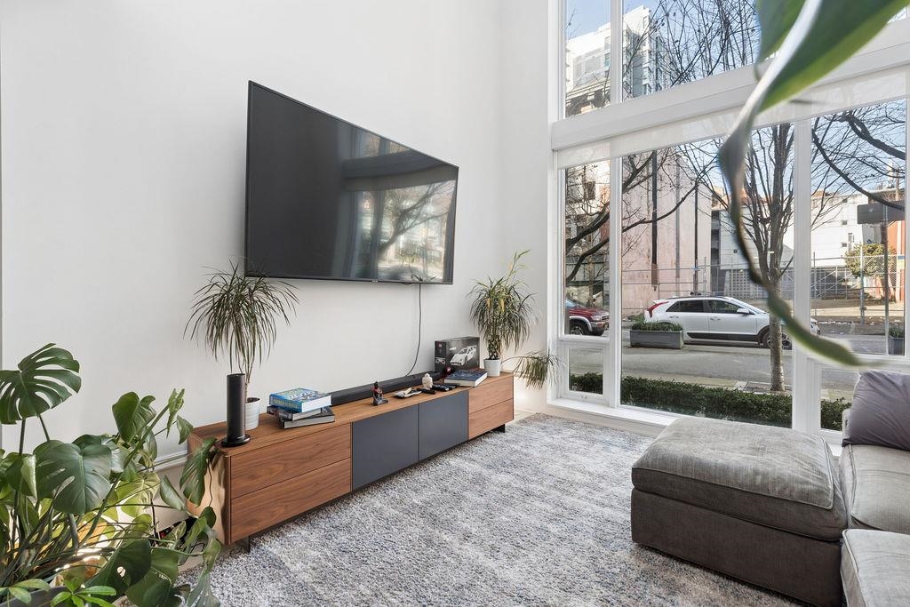 Living Room Photo of 1106 Hornby Street, Vancouver, BC