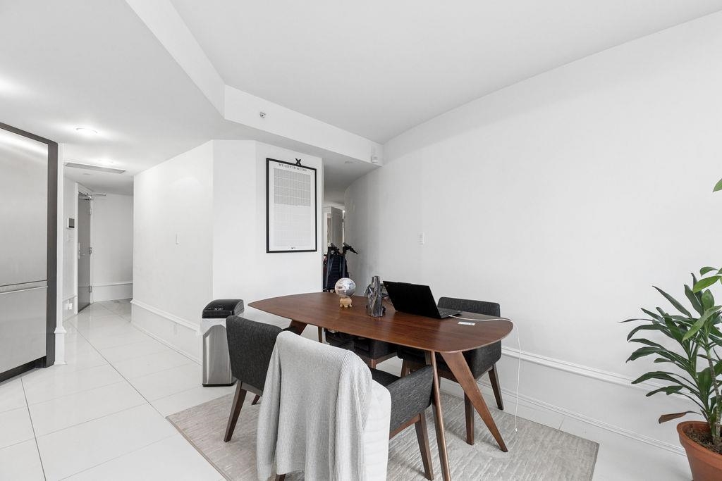 Walk-In Closet Photo of 1106 Hornby Street, Vancouver, BC