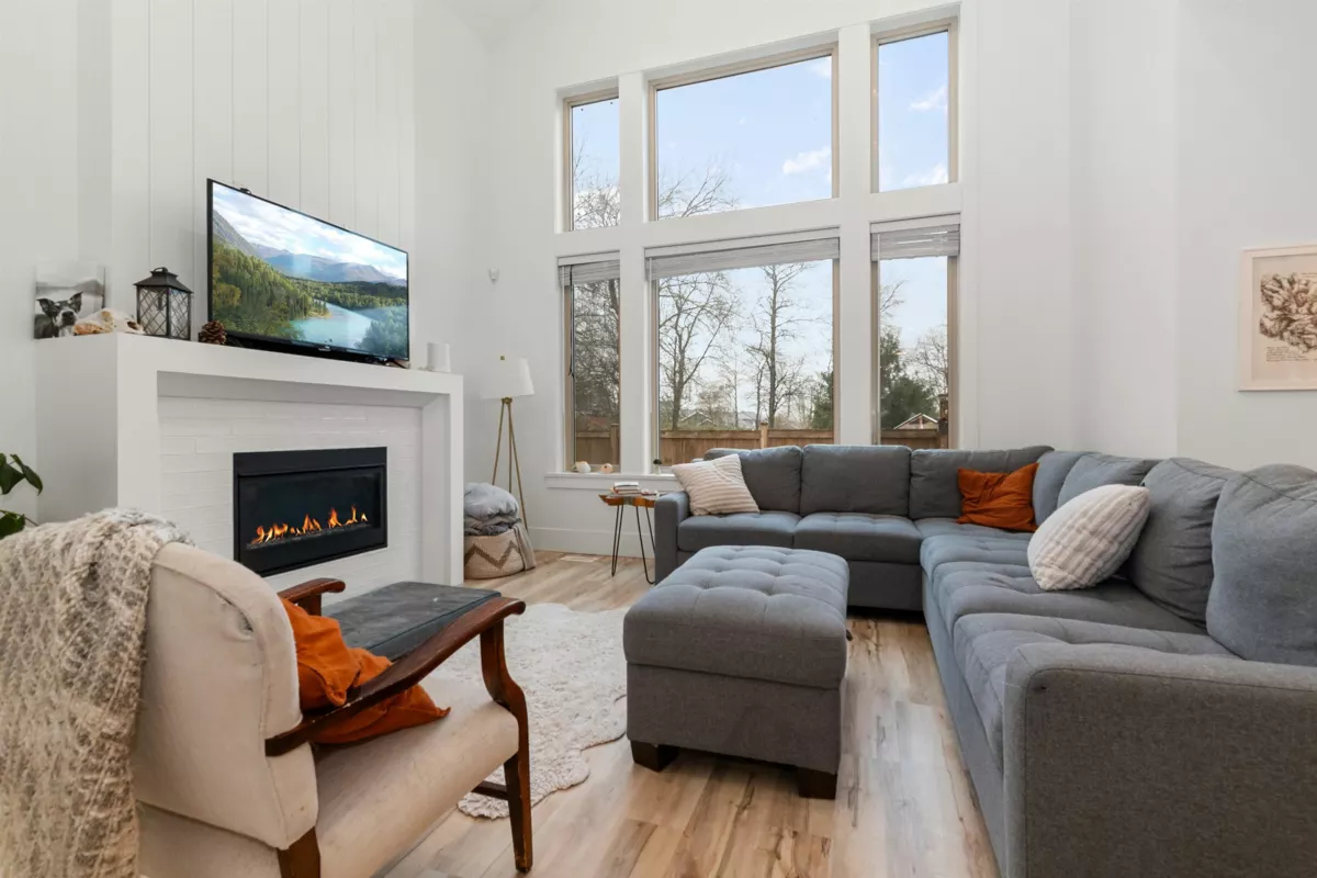 Walk-In Closet Photo of 50 46211 Promontory Road, Chilliwack, BC