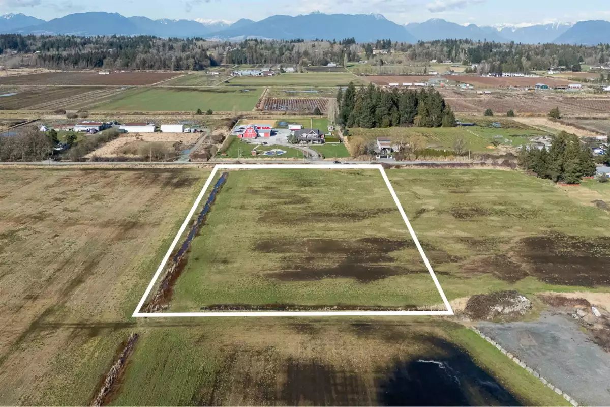 Living Room Photo of 18120 83 Avenue, Surrey, BC