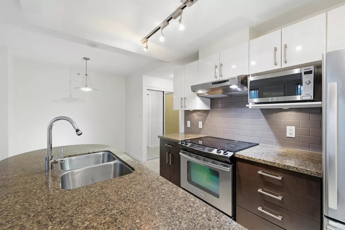 Family Room Photo of 301 14 Begbie Street, New Westminster, BC