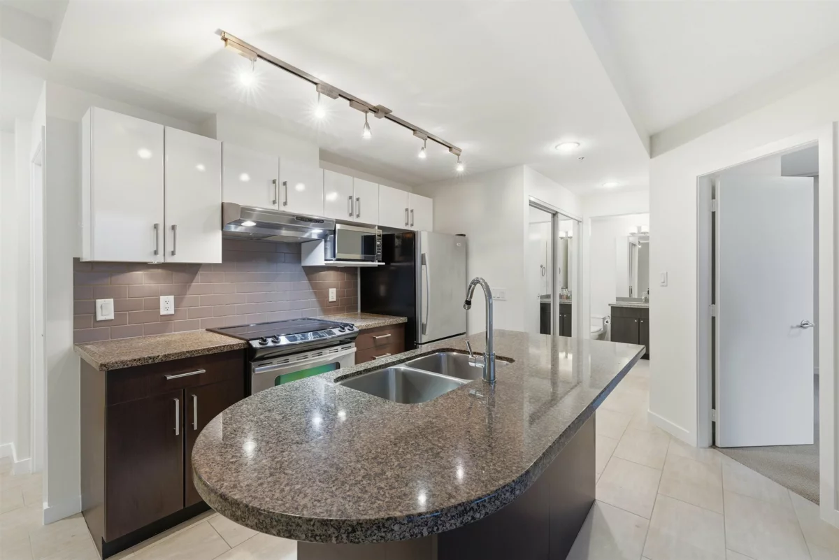 Kitchen Island Photo of 301 14 Begbie Street, New Westminster, BC