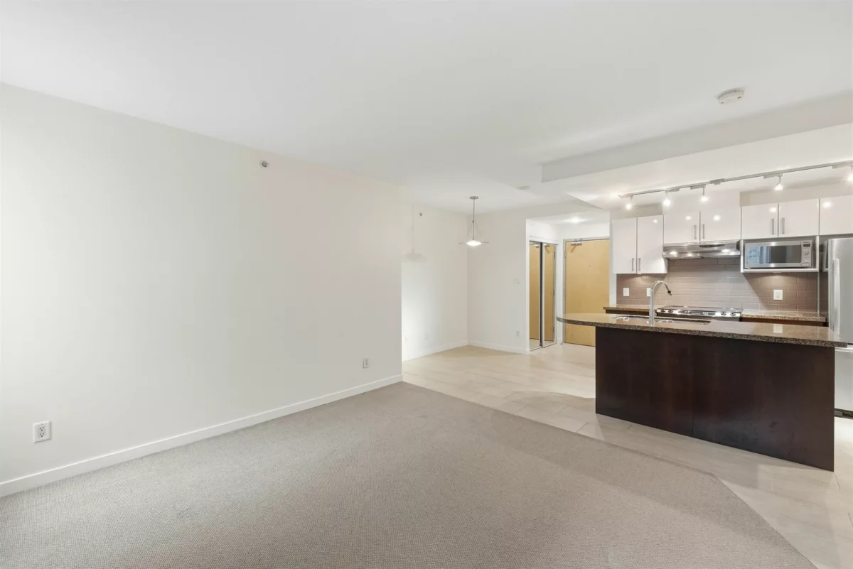 Primary Bathroom Photo of 301 14 Begbie Street, New Westminster, BC