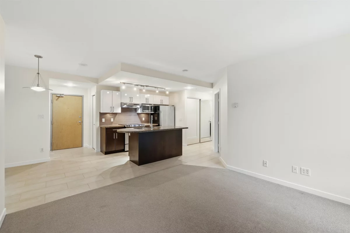 Walk-In Closet Photo of 301 14 Begbie Street, New Westminster, BC