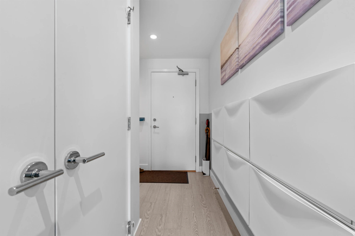 Entry Foyer Photo of 404 518 Whiting Way, Coquitlam, BC