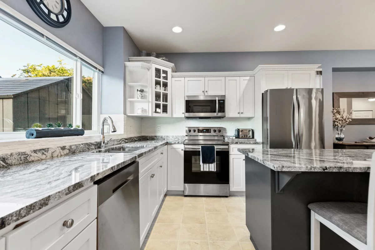 Breakfast Nook Photo of 24107 102 Avenue, Maple Ridge, BC