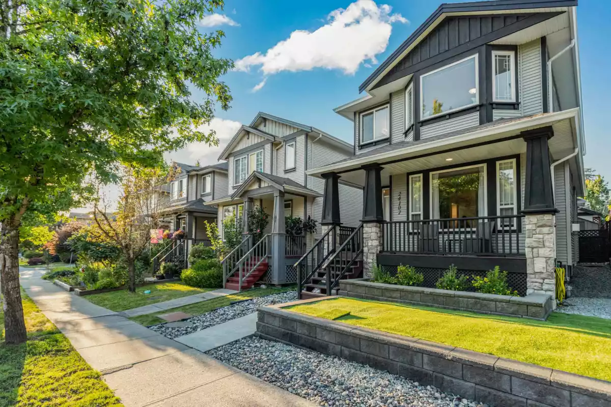 Living Room Photo of 24107 102 Avenue, Maple Ridge, BC