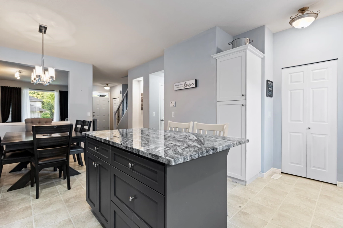 Primary Bathroom Photo of 24107 102 Avenue, Maple Ridge, BC