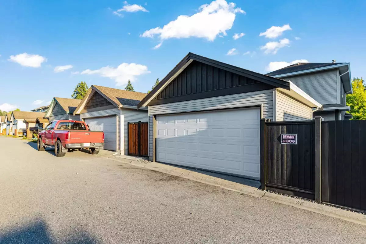 Swimming Pool Photo of 24107 102 Avenue, Maple Ridge, BC