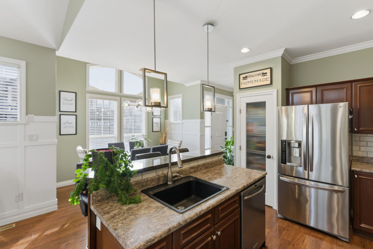 Dining Area Photo of 41 6577 Southdowne Place, Chilliwack, BC