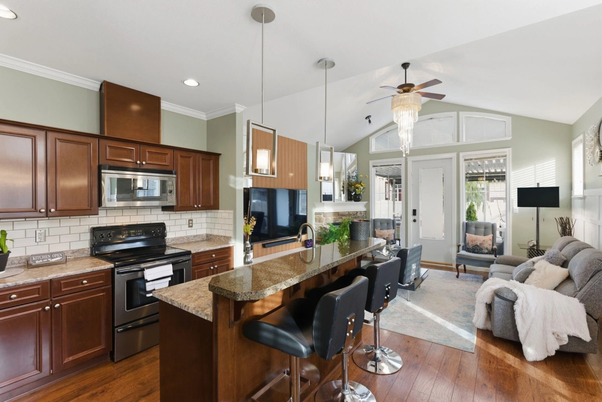 Living Room Photo of 41 6577 Southdowne Place, Chilliwack, BC