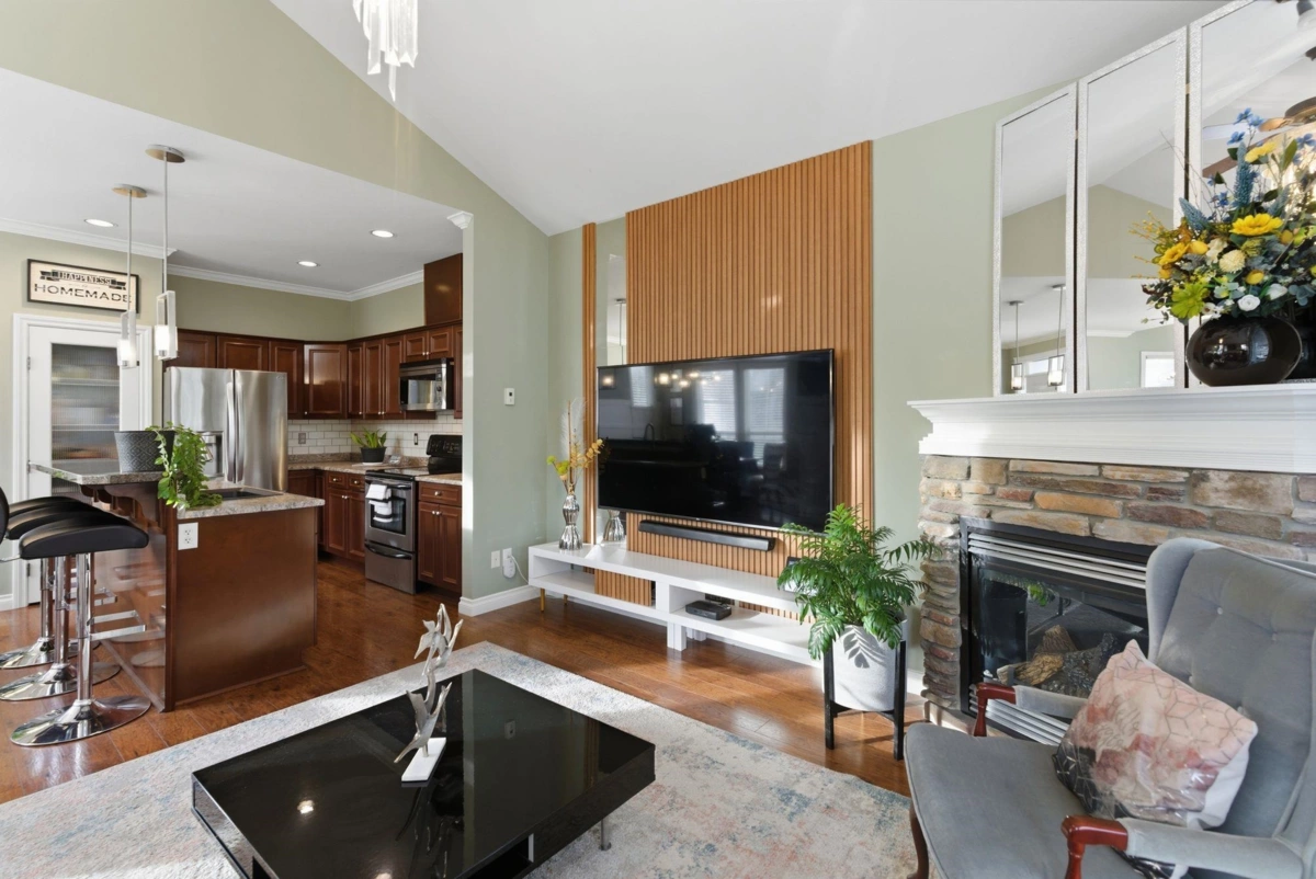 Walk-In Closet Photo of 41 6577 Southdowne Place, Chilliwack, BC