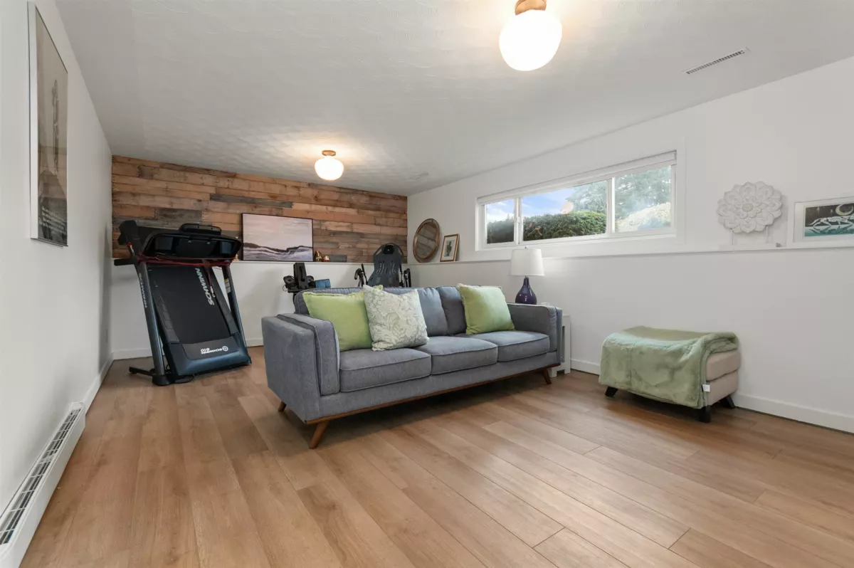 Entry Foyer Photo of 9314 Jackson Street, Chilliwack, BC