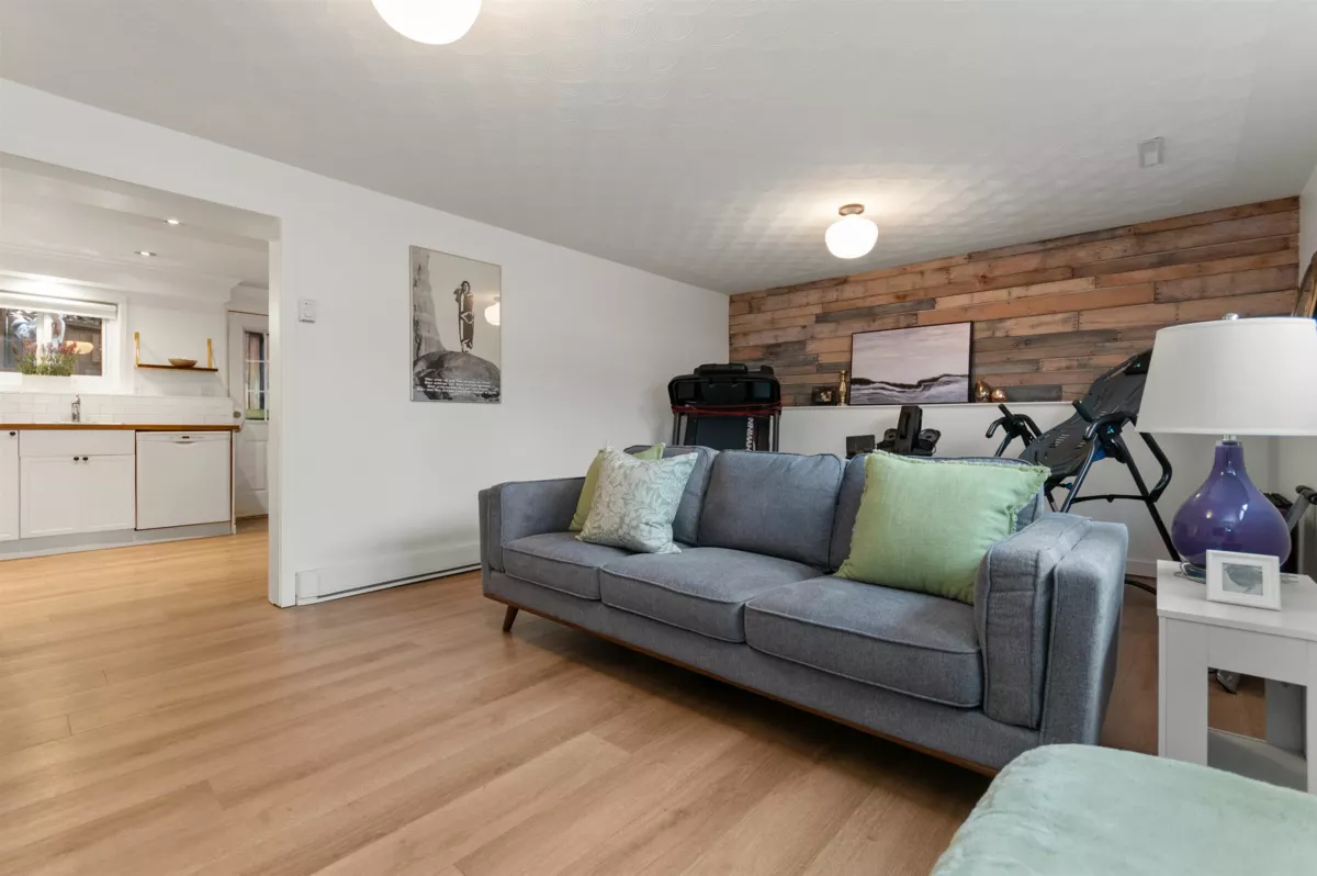 Hallway Photo of 9314 Jackson Street, Chilliwack, BC