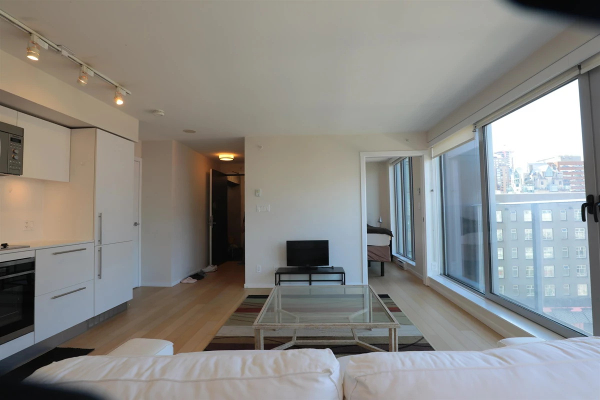 Guest Bathroom Photo of 908 999 Seymour Street, Vancouver, BC