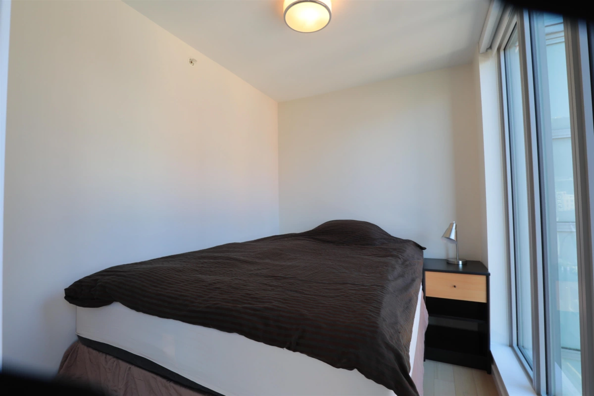 Kitchen Island Photo of 908 999 Seymour Street, Vancouver, BC